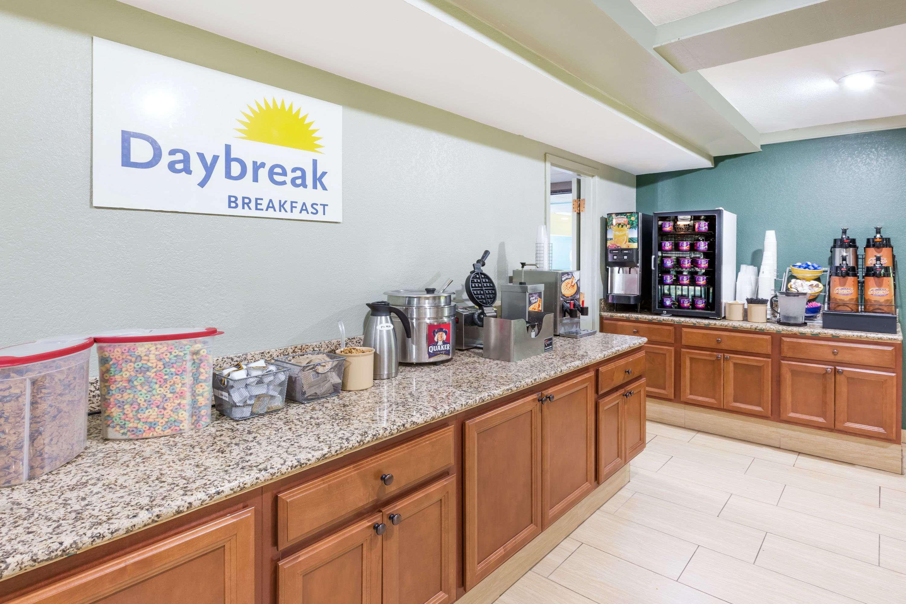 Days Inn By Wyndham Clive - West Des Moines Luaran gambar